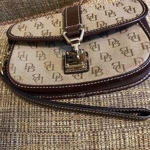 Dooney & Bourke  wristlet